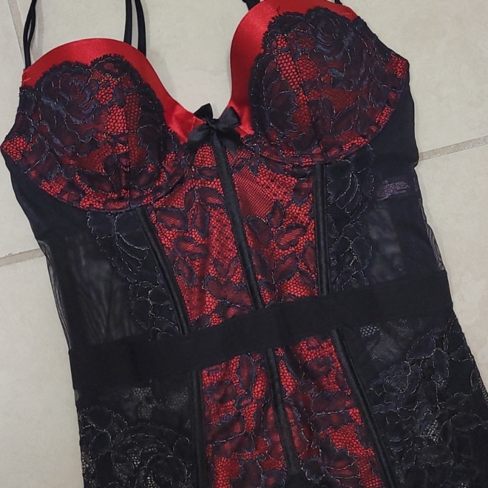 Victoria's Secret Red and Black Lace Chemise - Picture 5 of 12